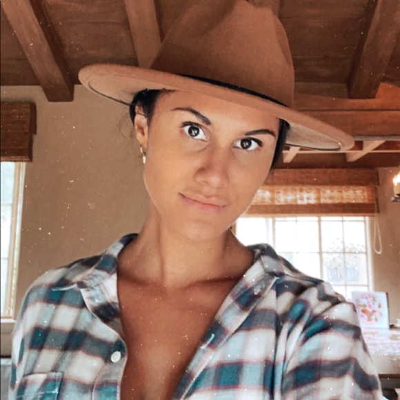 Meet your Posher, Allie - Picture 1 of 4